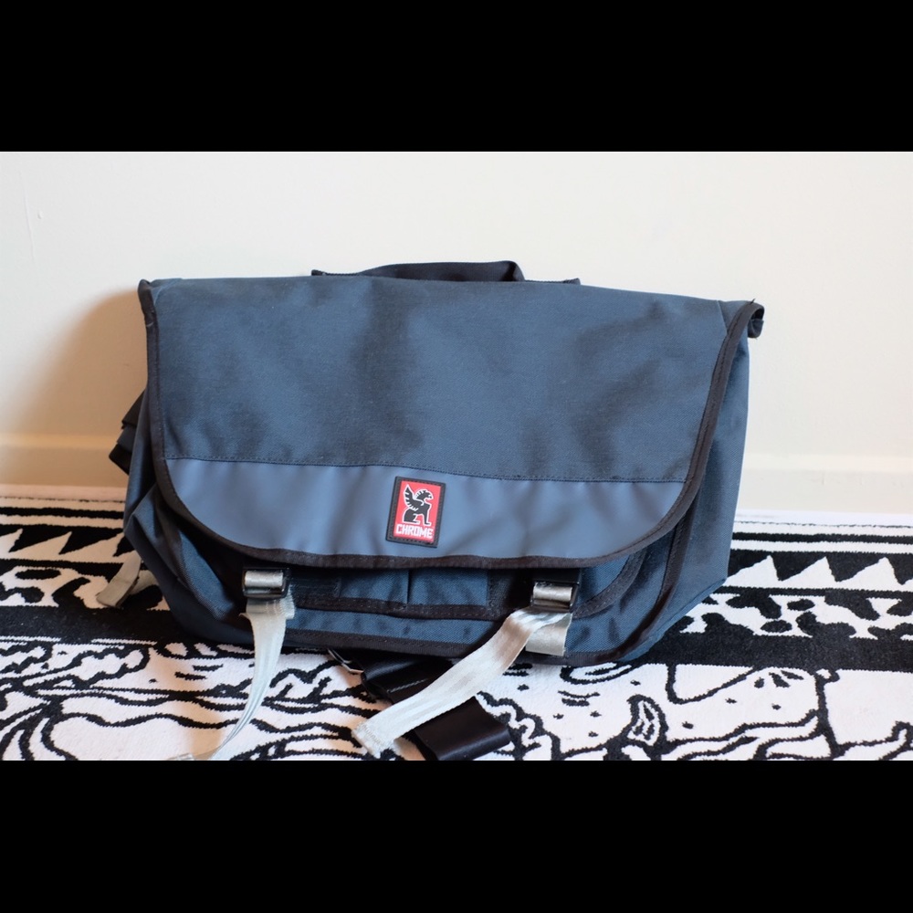 Chrome Industries Mini Buran Messenger Bag (15L)